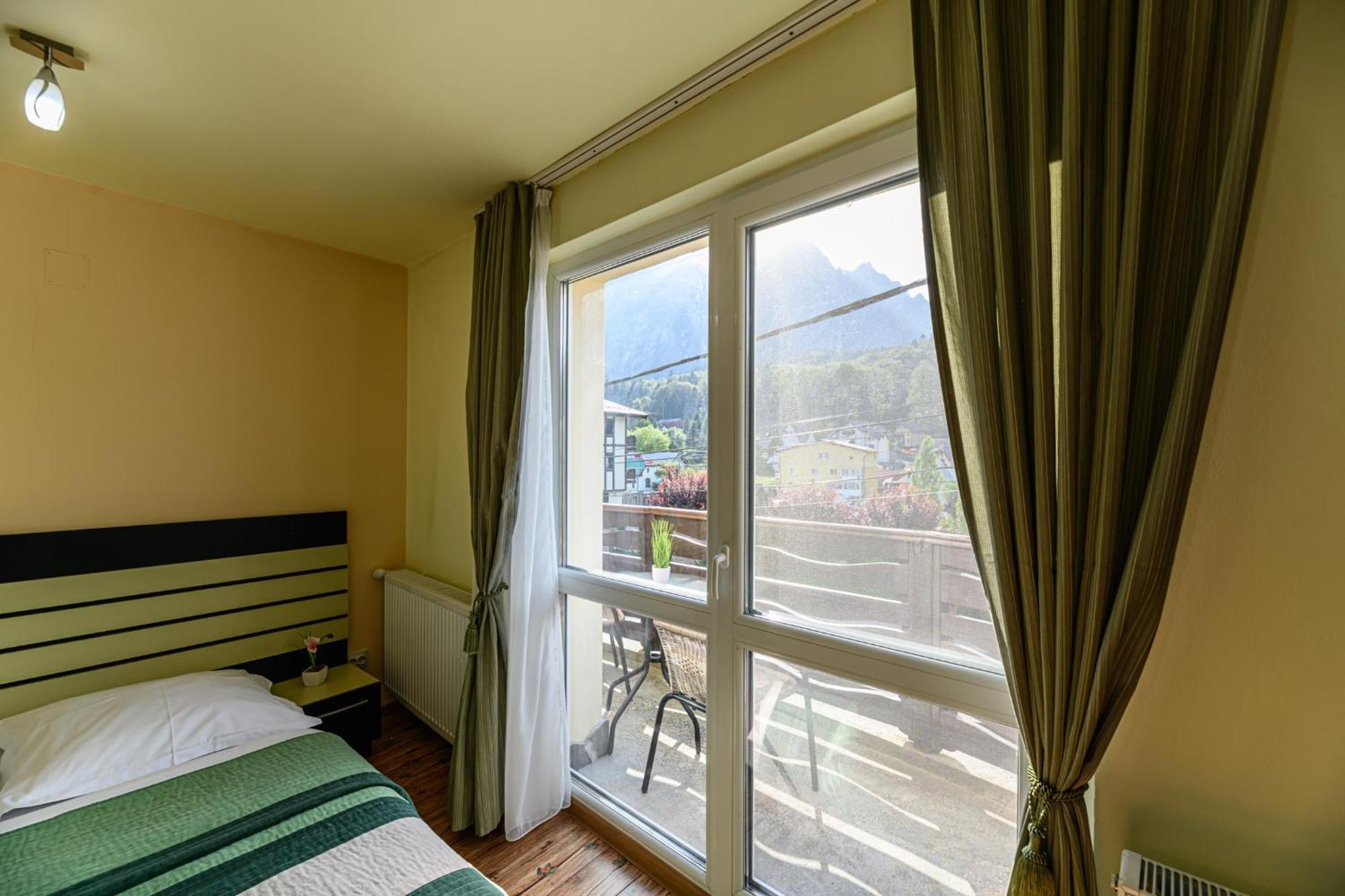 Hotel Casa Ramino Buşteni Exterior foto